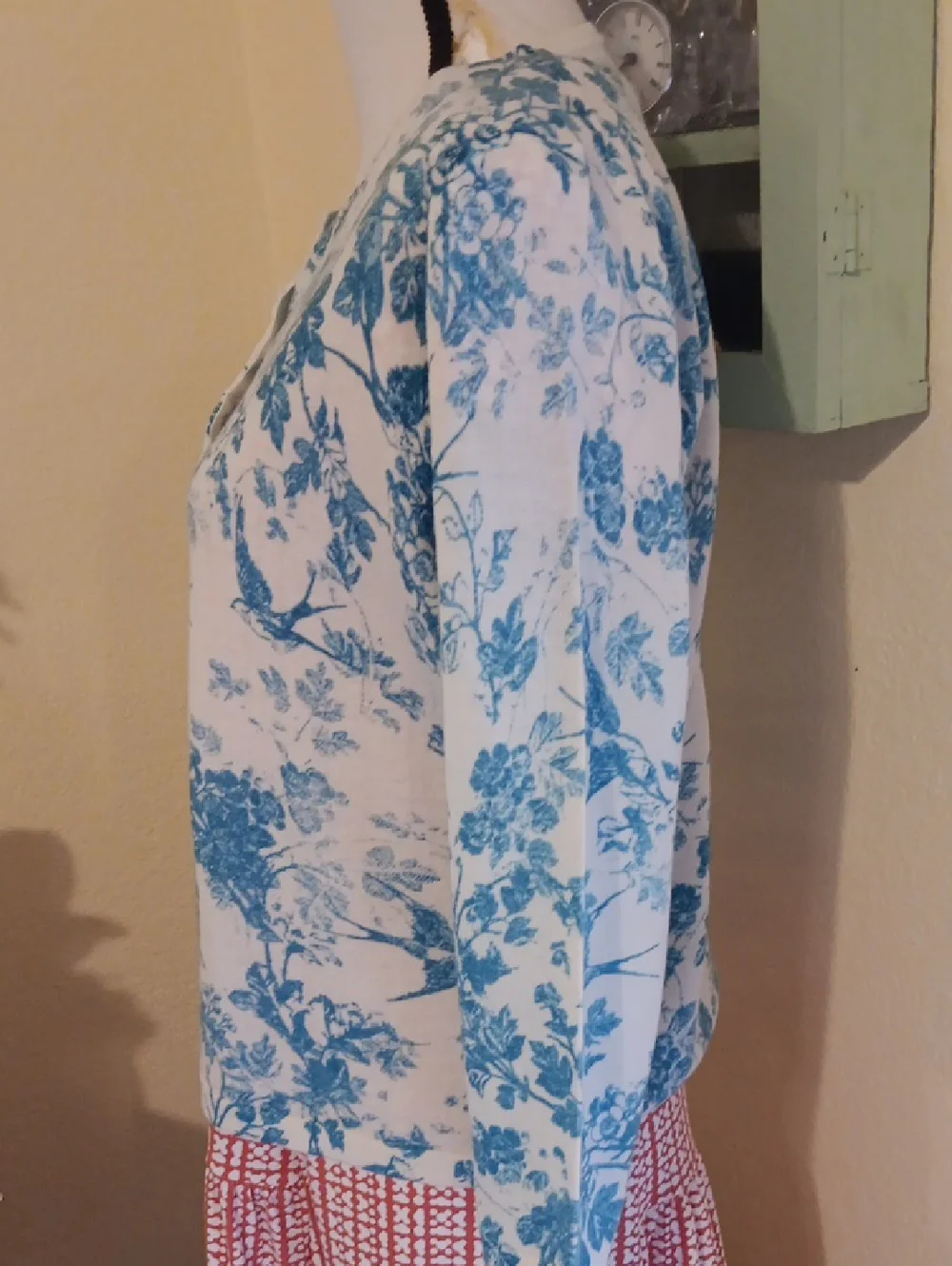 Garnet Hill White Cardigan with Teal Blue Floral & Bird Toile Print, XL, NWOT - Picture 3 of 8